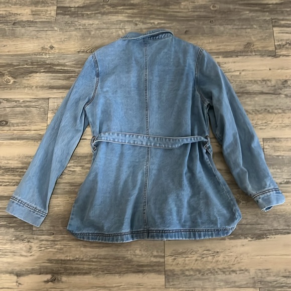Allegra K Lightwash denim jacket/blouse, size Medium - Picture 6 of 7